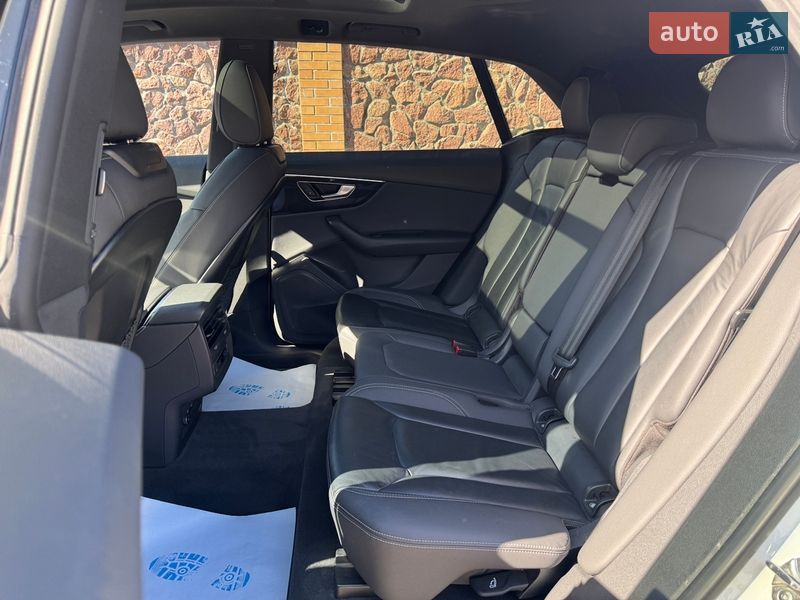 Позашляховик / Кросовер Audi Q8 2018 в Києві