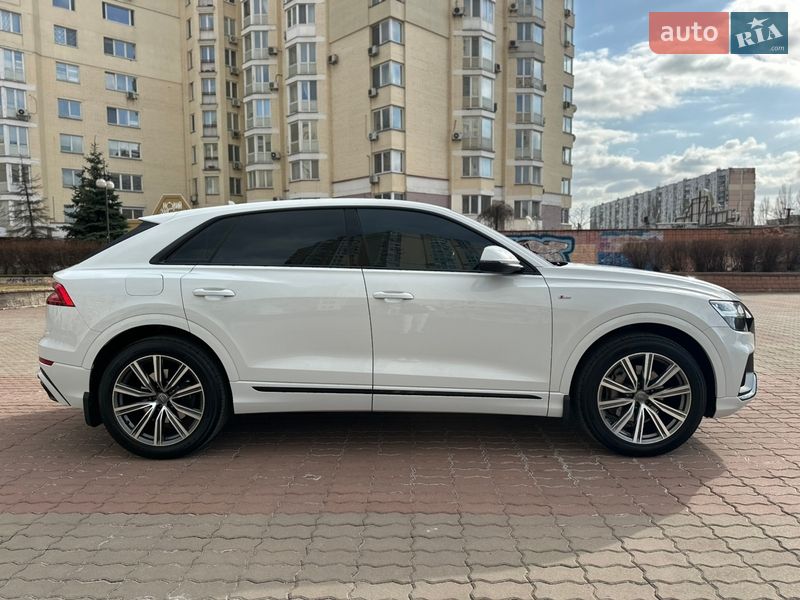 Внедорожник / Кроссовер Audi Q8 2019 в Киеве