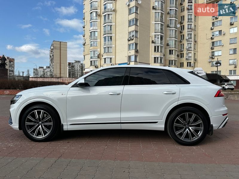 Внедорожник / Кроссовер Audi Q8 2019 в Киеве