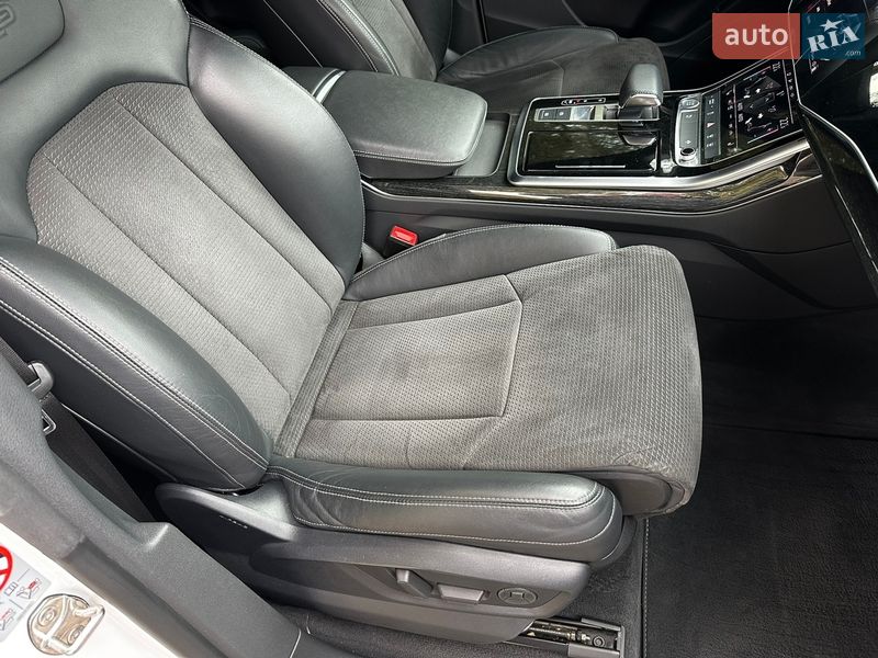 Внедорожник / Кроссовер Audi Q8 2019 в Киеве