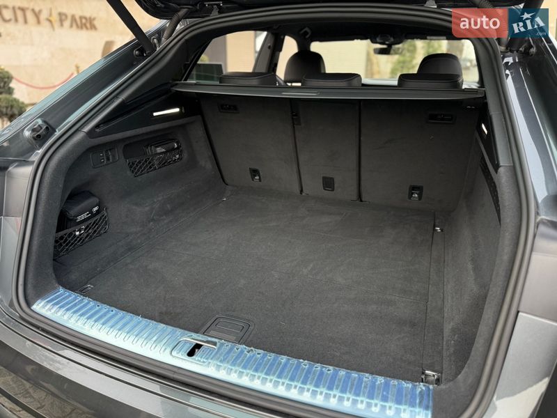 Позашляховик / Кросовер Audi Q8 2018 в Львові