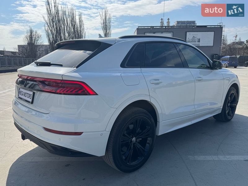 Внедорожник / Кроссовер Audi Q8 2018 в Киеве