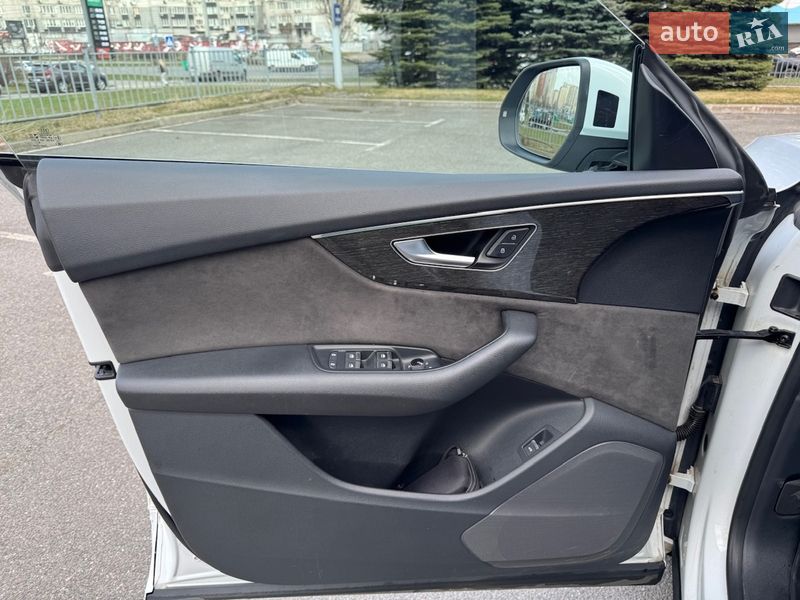 Внедорожник / Кроссовер Audi Q8 2018 в Киеве