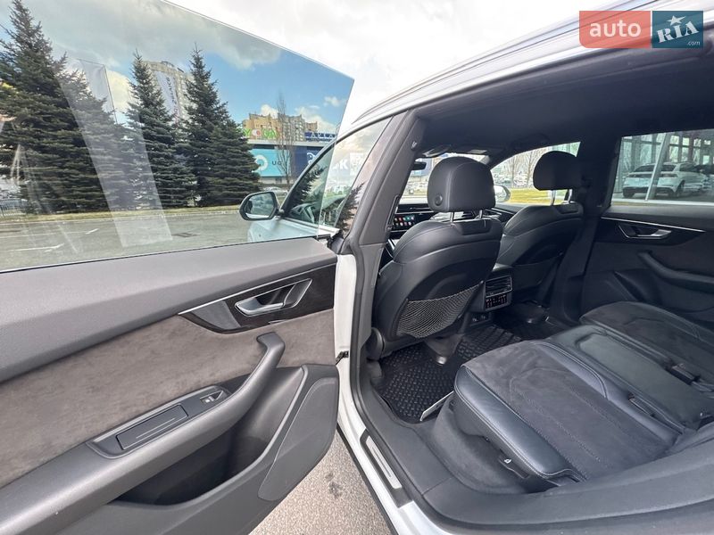 Внедорожник / Кроссовер Audi Q8 2018 в Киеве