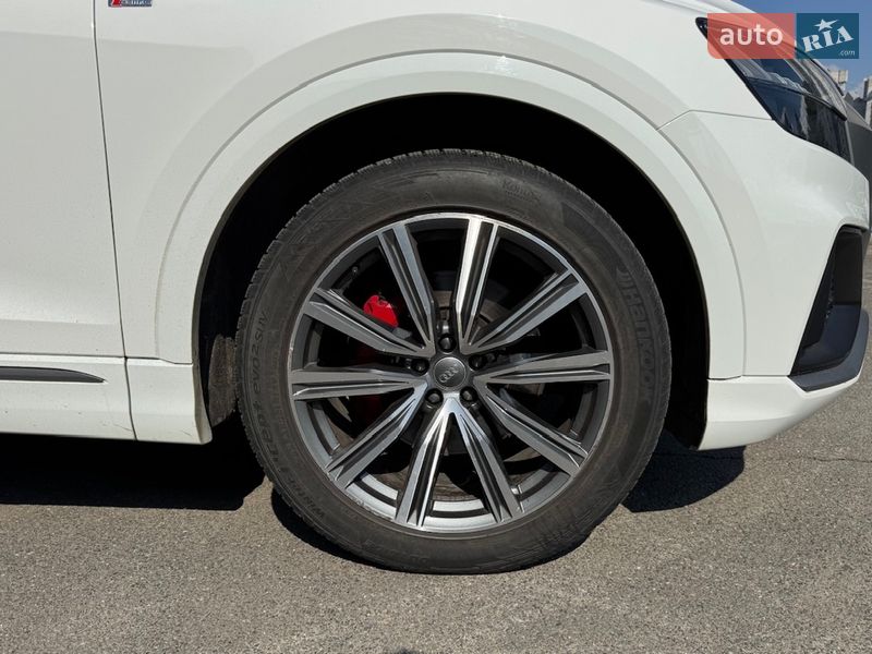 Внедорожник / Кроссовер Audi Q8 2019 в Киеве