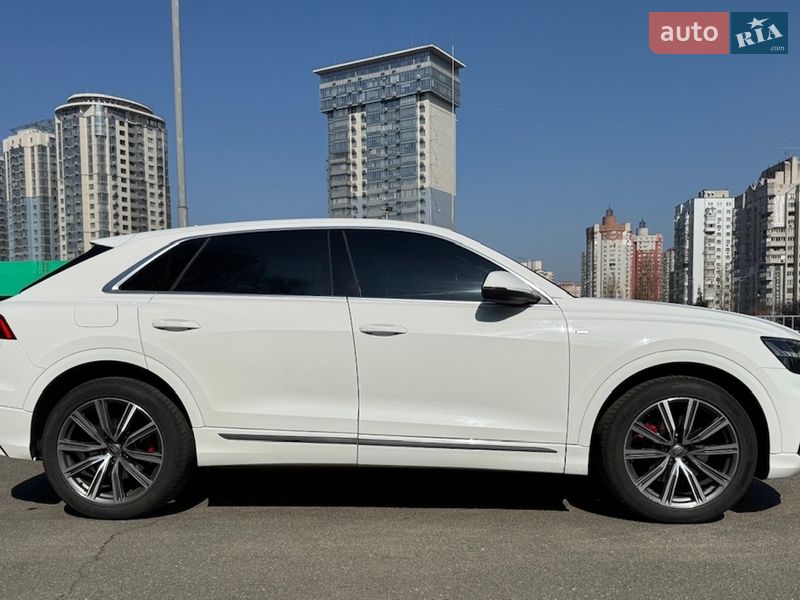 Внедорожник / Кроссовер Audi Q8 2019 в Киеве