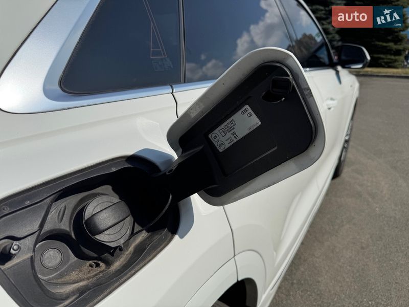 Внедорожник / Кроссовер Audi Q8 2019 в Киеве