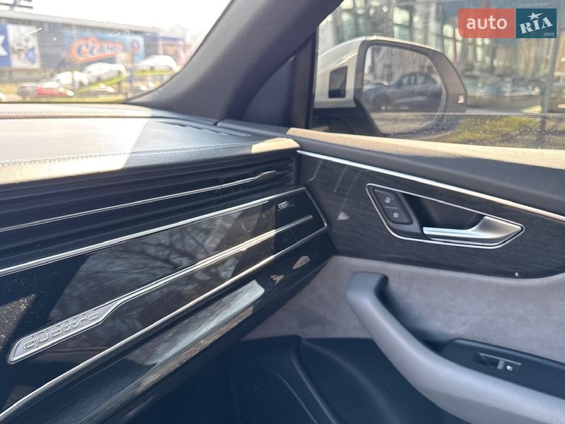 Внедорожник / Кроссовер Audi Q8 2019 в Киеве