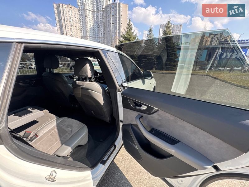 Внедорожник / Кроссовер Audi Q8 2019 в Киеве