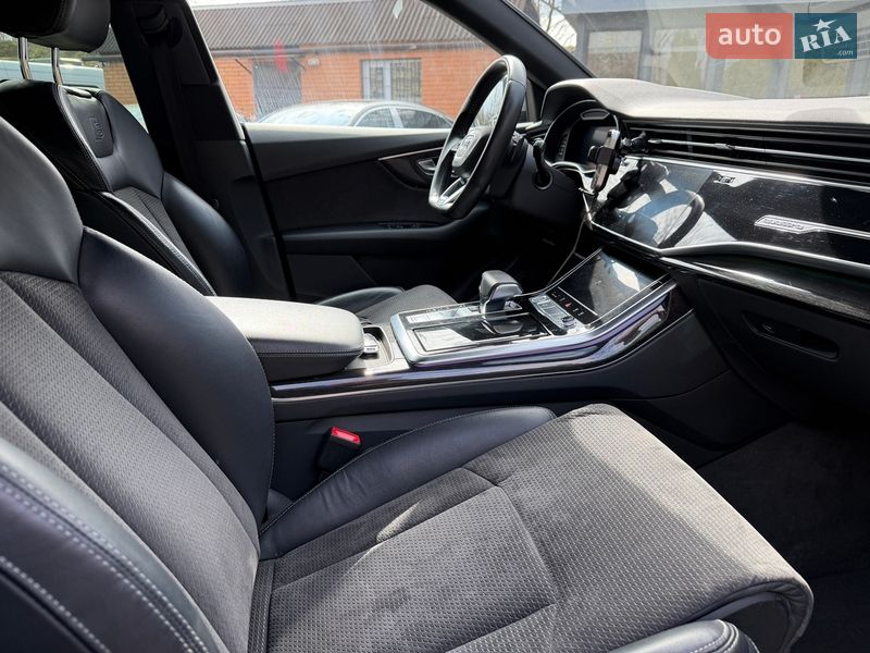 Внедорожник / Кроссовер Audi Q8 2018 в Киеве