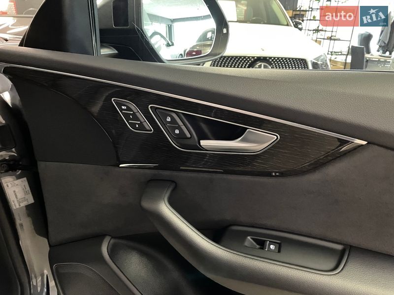 Внедорожник / Кроссовер Audi Q8 2023 в Львове