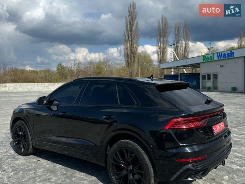 Позашляховик / Кросовер Audi Q8 2021 в Хоролі