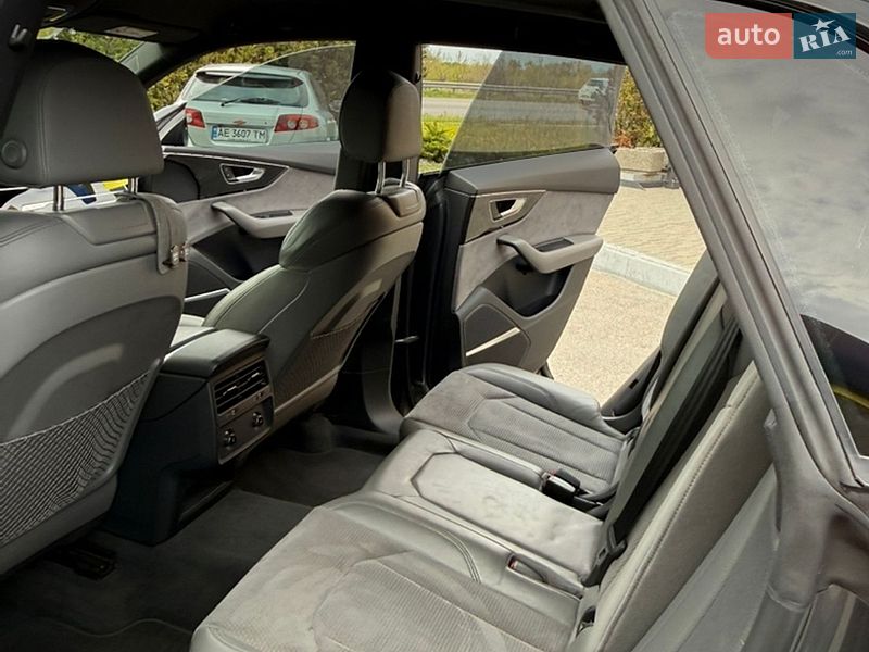 Позашляховик / Кросовер Audi Q8 2019 в Дніпрі