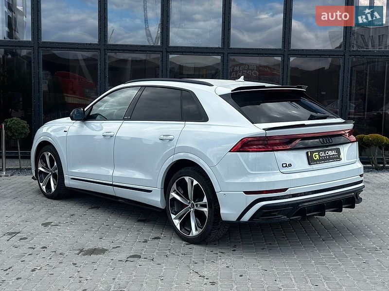 Позашляховик / Кросовер Audi Q8 2021 в Львові