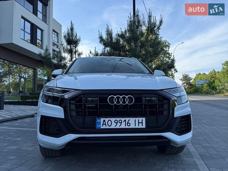Внедорожник / Кроссовер Audi Q8 2018 в Ужгороде