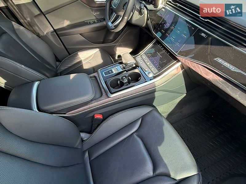 Внедорожник / Кроссовер Audi Q8 2018 в Ужгороде