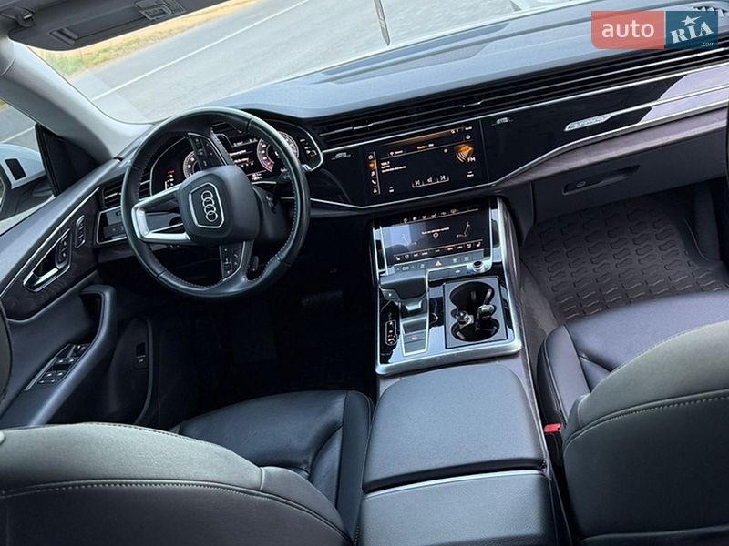 Внедорожник / Кроссовер Audi Q8 2018 в Ужгороде