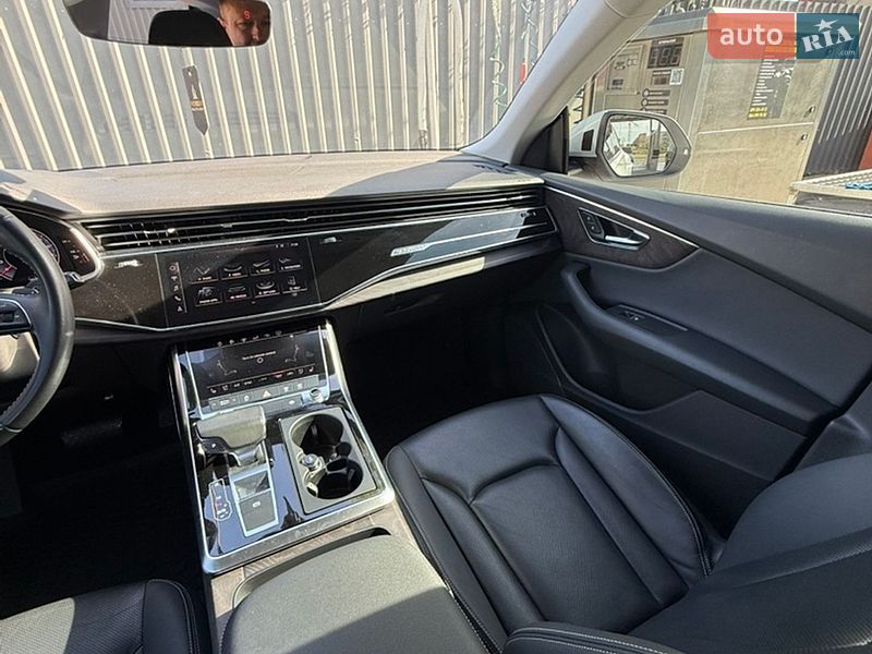 Внедорожник / Кроссовер Audi Q8 2018 в Ужгороде