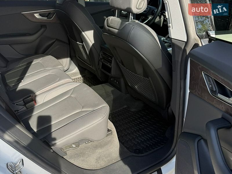 Внедорожник / Кроссовер Audi Q8 2018 в Ужгороде