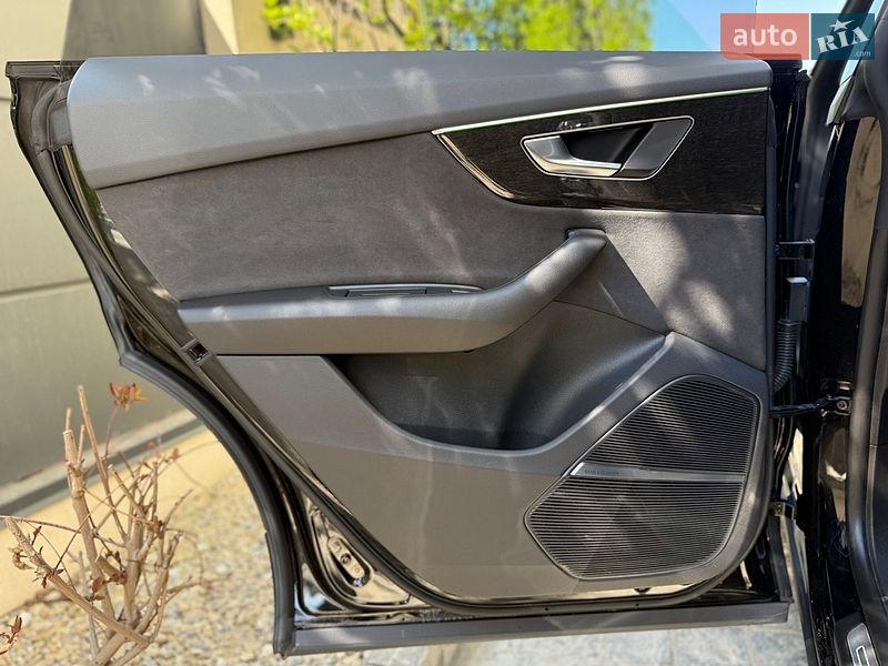 Внедорожник / Кроссовер Audi Q8 2025 в Львове