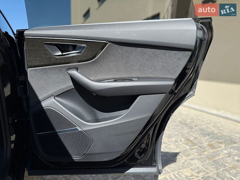 Внедорожник / Кроссовер Audi Q8 2025 в Львове