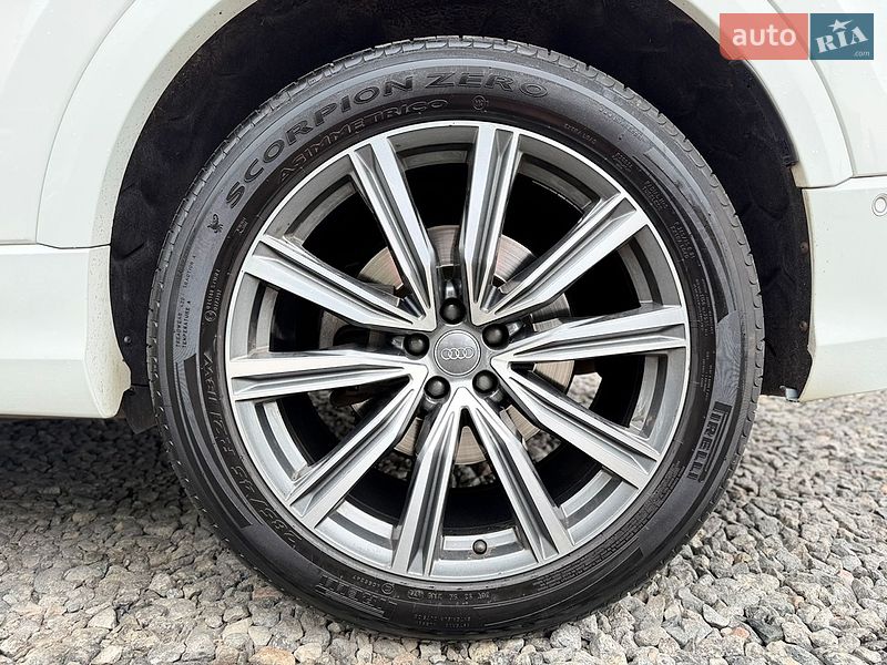 Внедорожник / Кроссовер Audi Q8 2019 в Бердичеве
