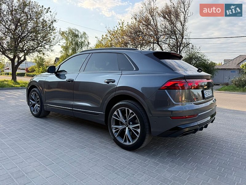 Позашляховик / Кросовер Audi Q8 2024 в Дніпрі
