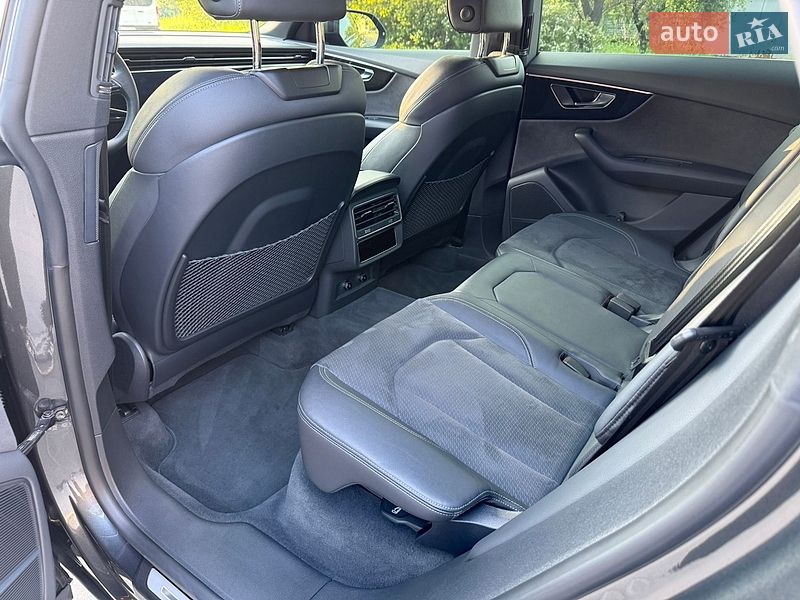 Позашляховик / Кросовер Audi Q8 2024 в Дніпрі