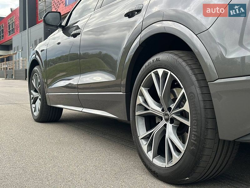 Внедорожник / Кроссовер Audi Q8 2022 в Киеве