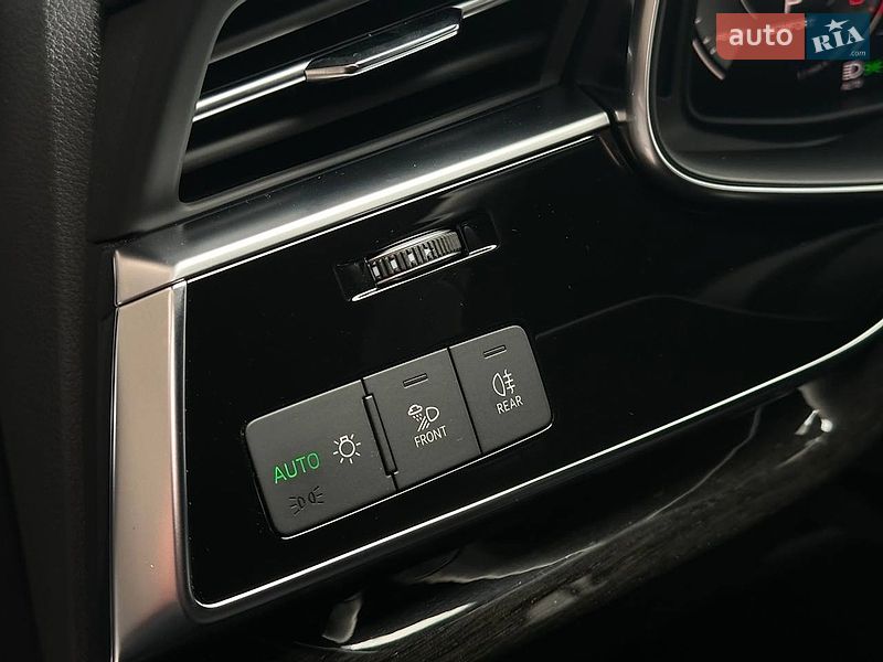 Внедорожник / Кроссовер Audi Q8 2022 в Киеве