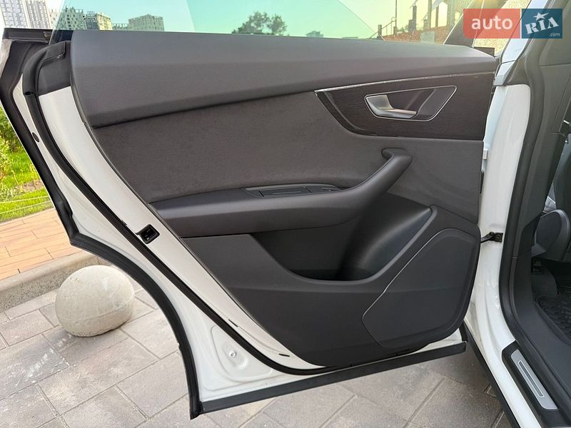 Позашляховик / Кросовер Audi Q8 2023 в Києві