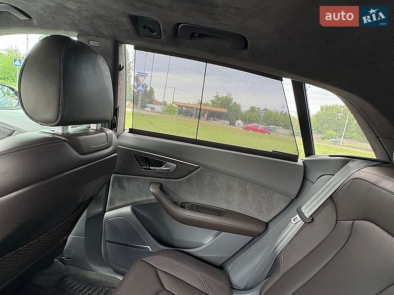 Внедорожник / Кроссовер Audi Q8 2019 в Киеве
