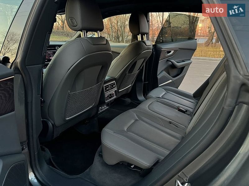 Внедорожник / Кроссовер Audi Q8 2019 в Киеве