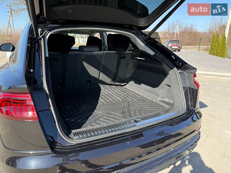 Позашляховик / Кросовер Audi Q8 2019 в Почаєві