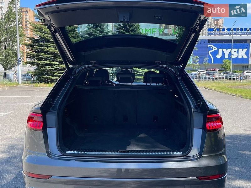 Внедорожник / Кроссовер Audi Q8 2020 в Киеве