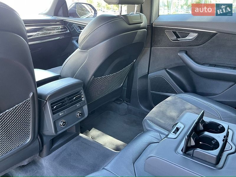 Внедорожник / Кроссовер Audi Q8 2020 в Киеве