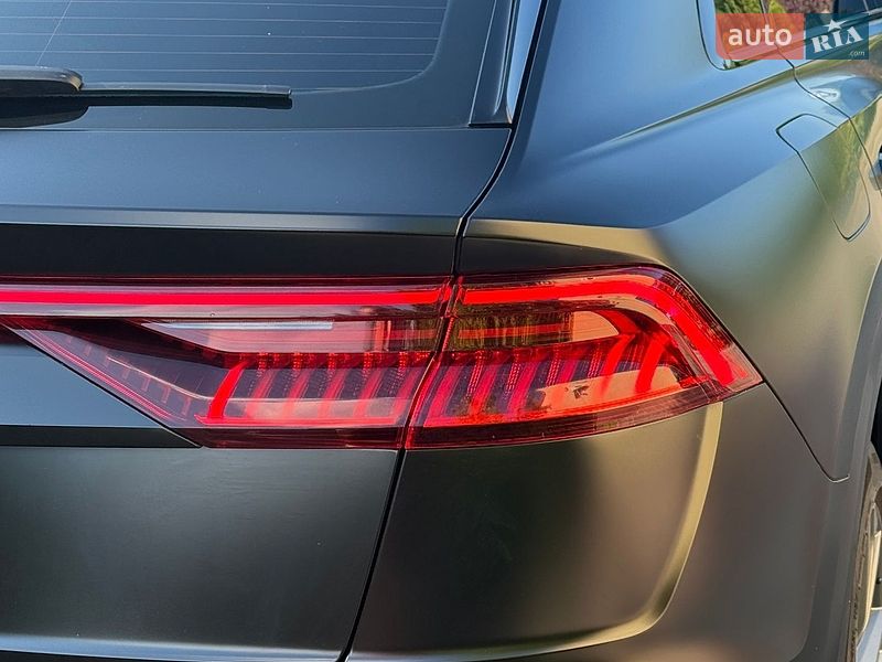 Позашляховик / Кросовер Audi Q8 2021 в Дніпрі