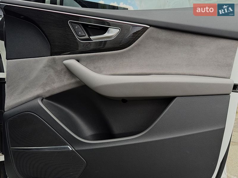 Позашляховик / Кросовер Audi Q8 2019 в Києві
