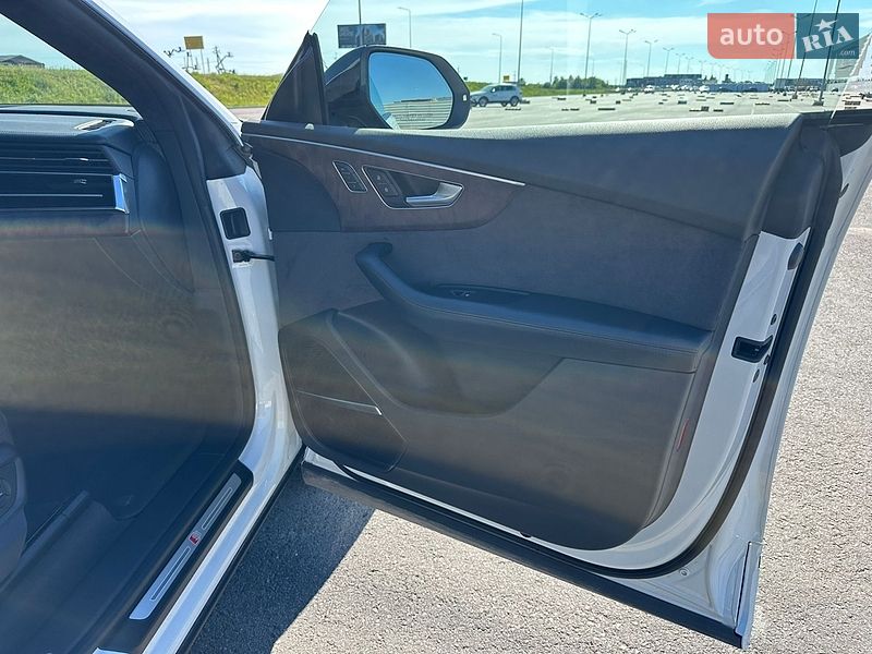 Внедорожник / Кроссовер Audi Q8 2018 в Львове фото 23 Внедорожник / Кроссовер Audi Q8 2018 в Львове