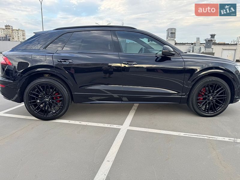 Внедорожник / Кроссовер Audi Q8 2019 в Киеве