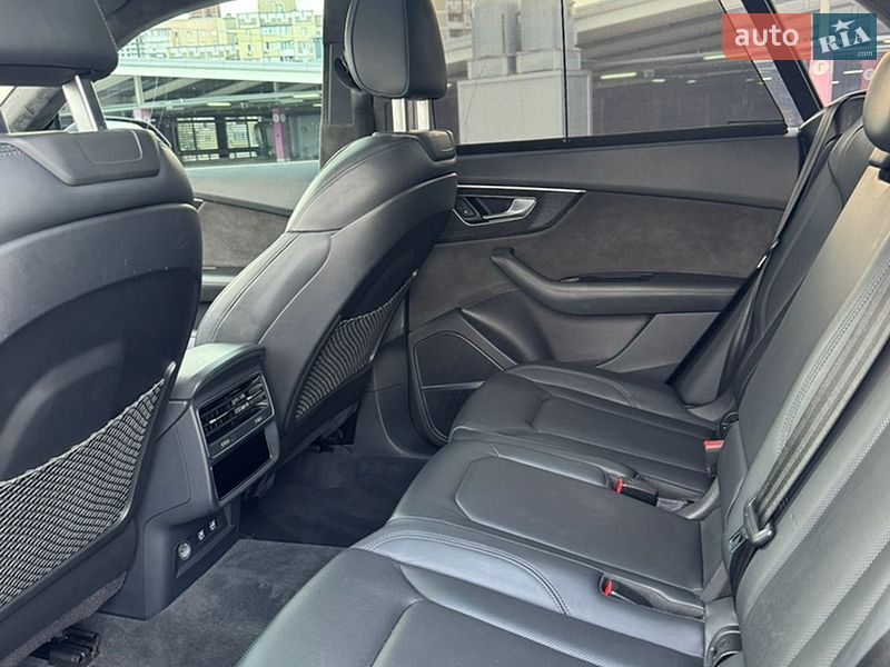 Внедорожник / Кроссовер Audi Q8 2019 в Киеве