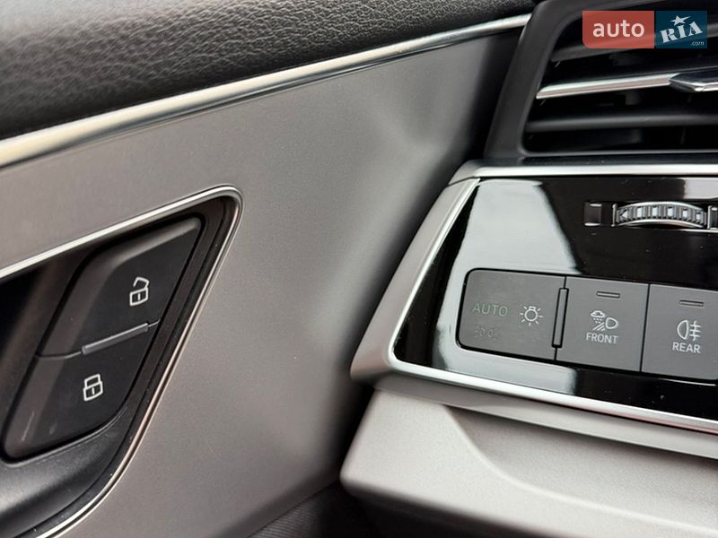 Внедорожник / Кроссовер Audi Q8 2018 в Киеве фото 14 Внедорожник / Кроссовер Audi Q8 2018 в Киеве