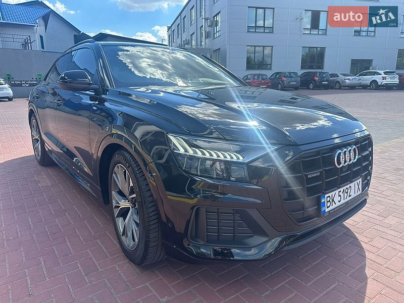 Внедорожник / Кроссовер Audi Q8 2021 в Ровно