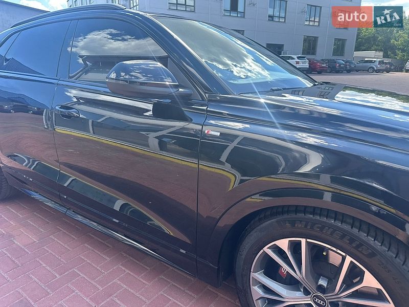 Внедорожник / Кроссовер Audi Q8 2021 в Ровно