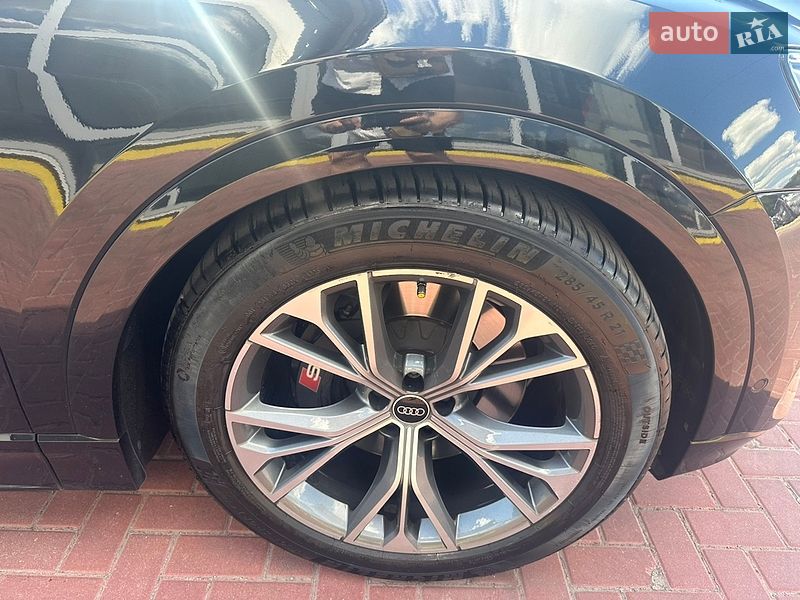 Внедорожник / Кроссовер Audi Q8 2021 в Ровно
