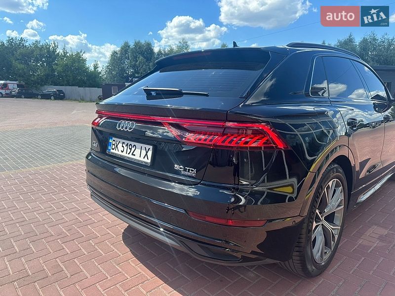 Внедорожник / Кроссовер Audi Q8 2021 в Ровно