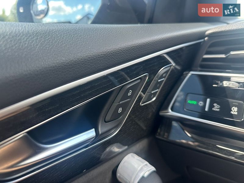 Внедорожник / Кроссовер Audi Q8 2021 в Ровно