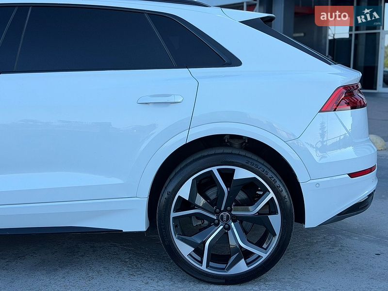 Внедорожник / Кроссовер Audi Q8 2018 в Киеве