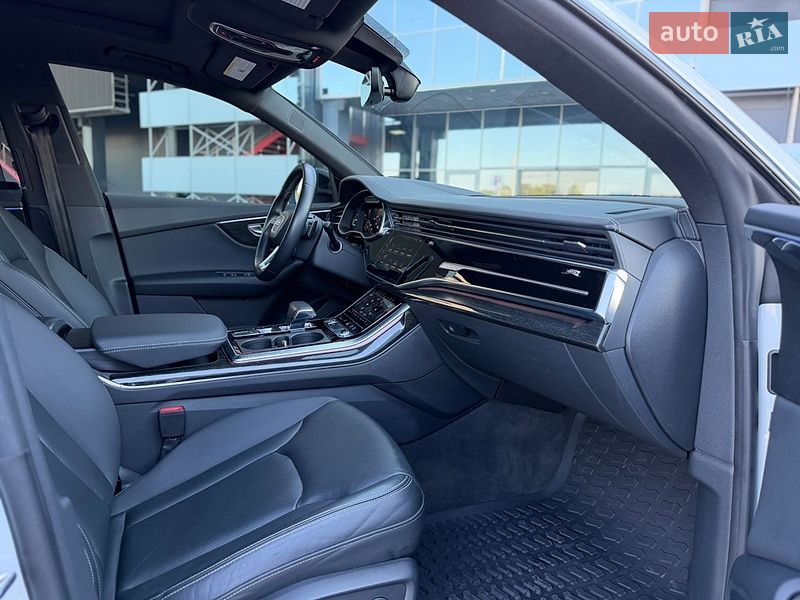 Внедорожник / Кроссовер Audi Q8 2018 в Киеве