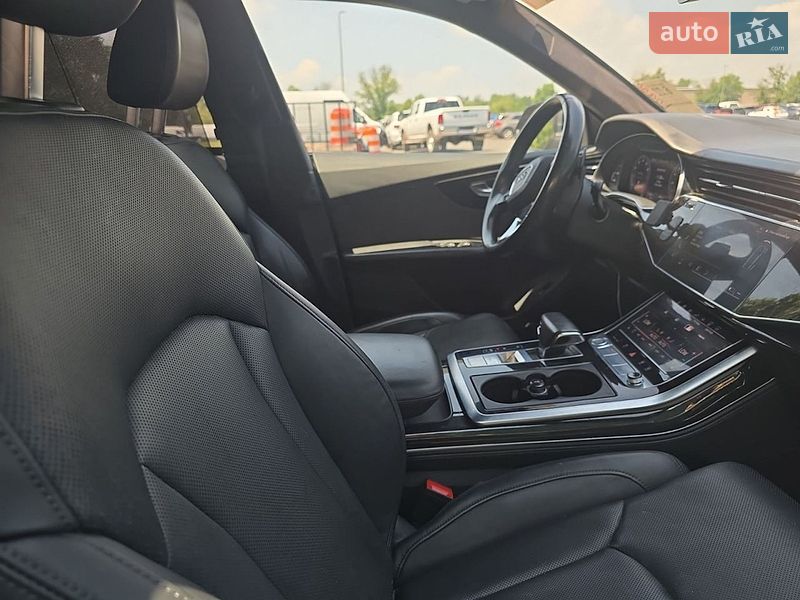 Позашляховик / Кросовер Audi Q8 2018 в Ужгороді